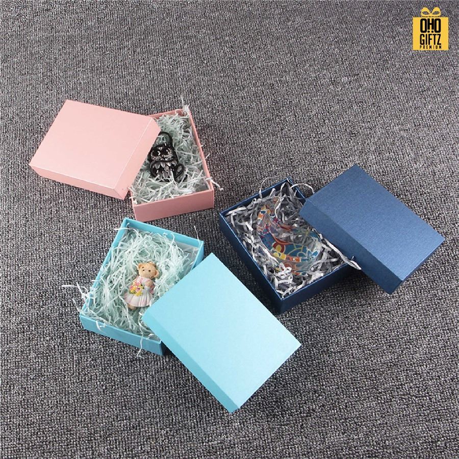 รับผลิตกล่องของขวัญ กล่องจั่วปัง ตามขนาดที่ต้องการ สกรีนชื่อ สกรีนโลโก้ ทำเป็นของพรีเมี่ยมได้