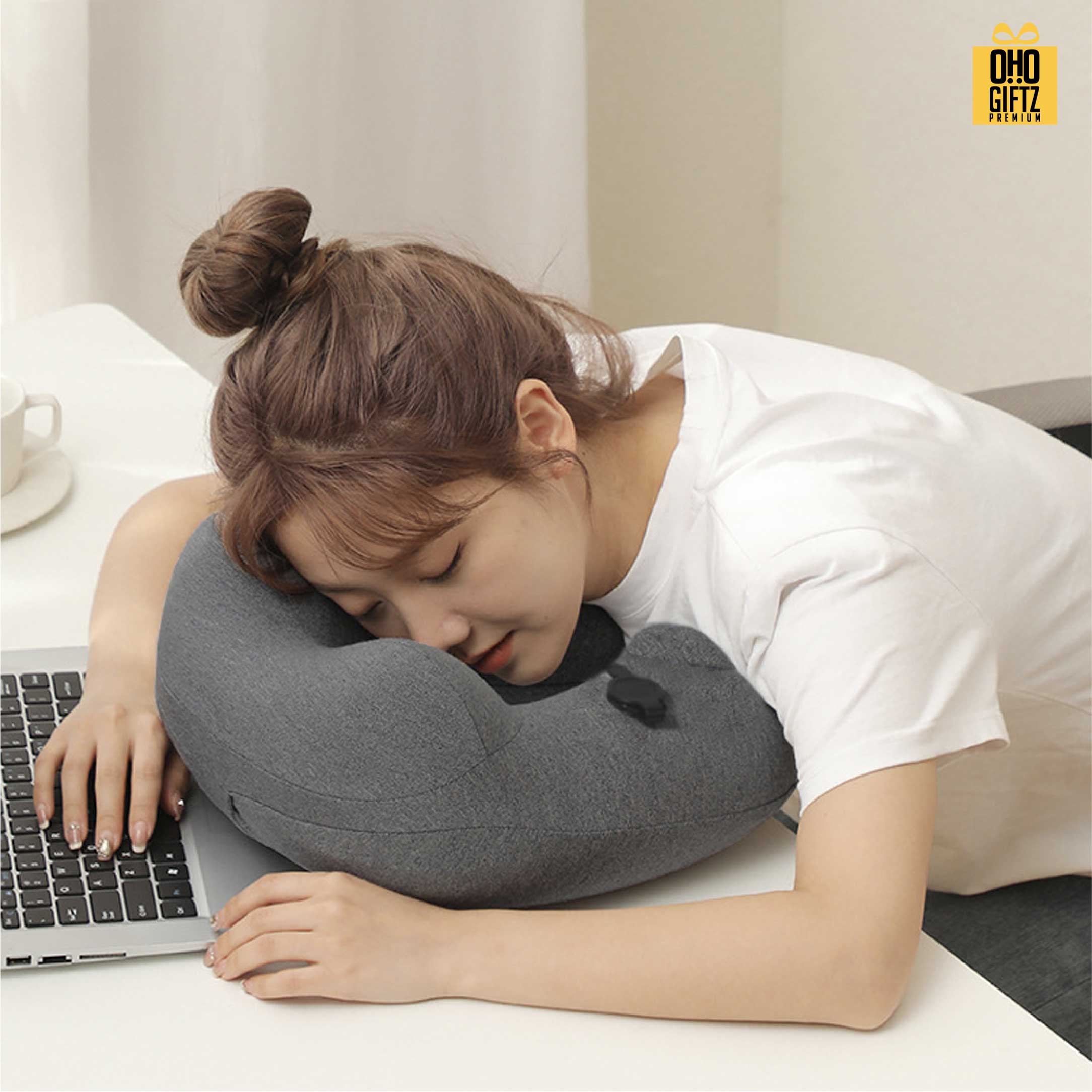 หมอนรองคอเป่าลมผ้ากำมะหยี่ สกรีนชื่อ สกรีนโลโก้ ทำเป็นของพรีเมี่ยมได้ 