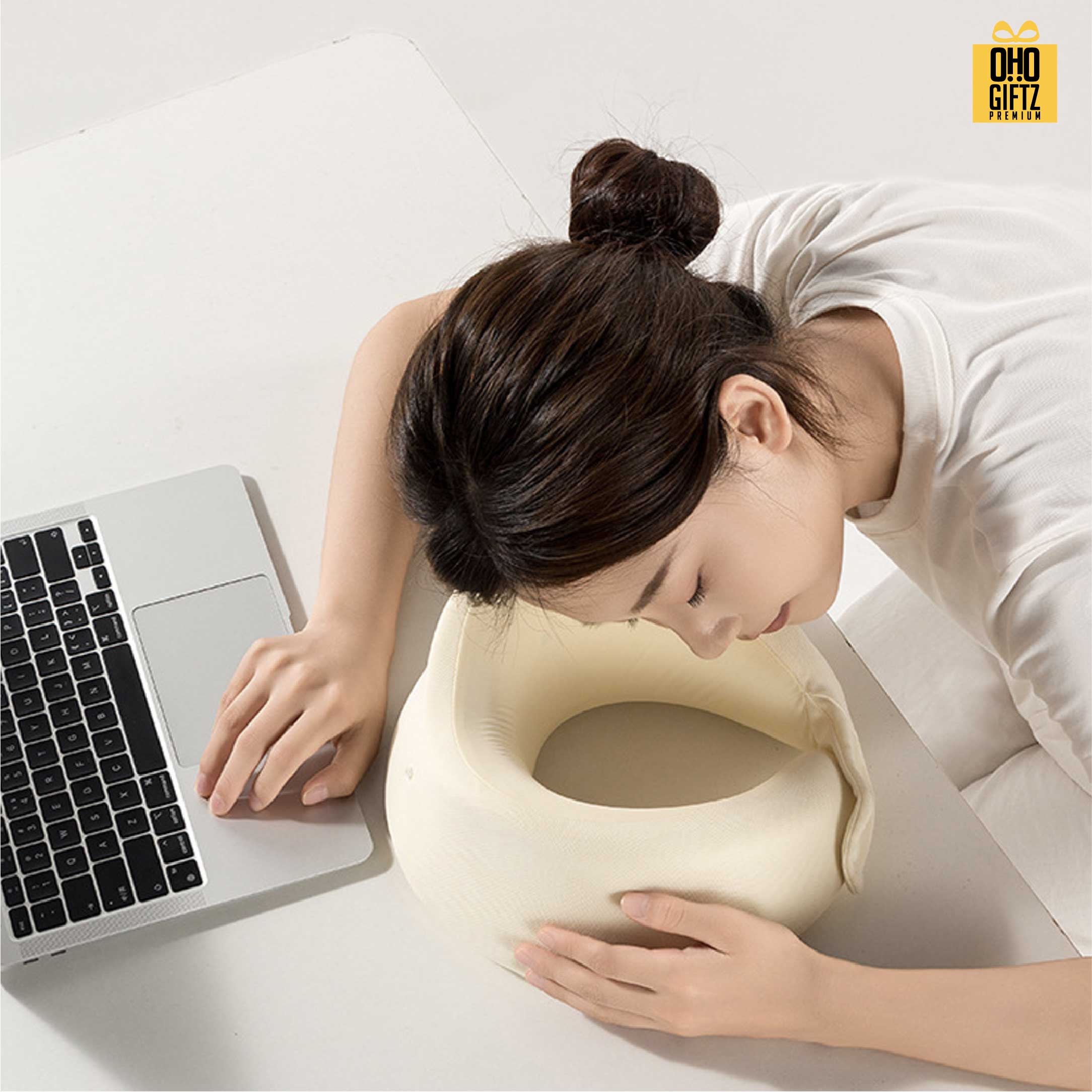หมอนรองคอ Memory Foam พร้อมกล่อง สกรีนชื่อ สกรีนโลโก้ ทำเป็นของพรีเมี่ยมได้ 