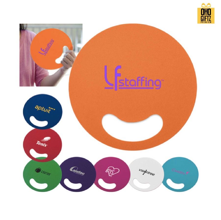 พัดพลาสติก PP มีที่จับในตัว สกรีนไม่จำกัดสี ทำเป็นสินค้าพรีเมี่ยม ของชำร่วย ของที่ระลึกได้