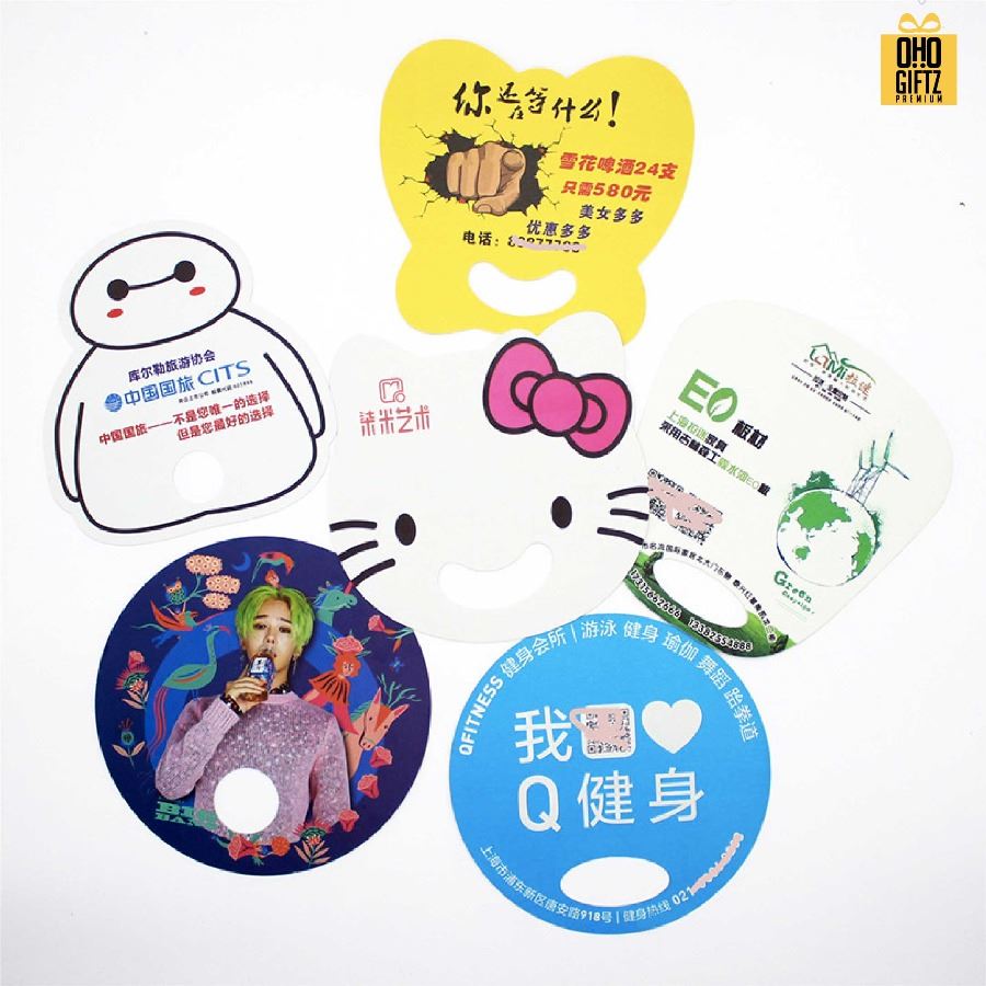 พัดพลาสติก PP มีที่จับในตัว สกรีนไม่จำกัดสี ทำเป็นสินค้าพรีเมี่ยม ของชำร่วย ของที่ระลึกได้