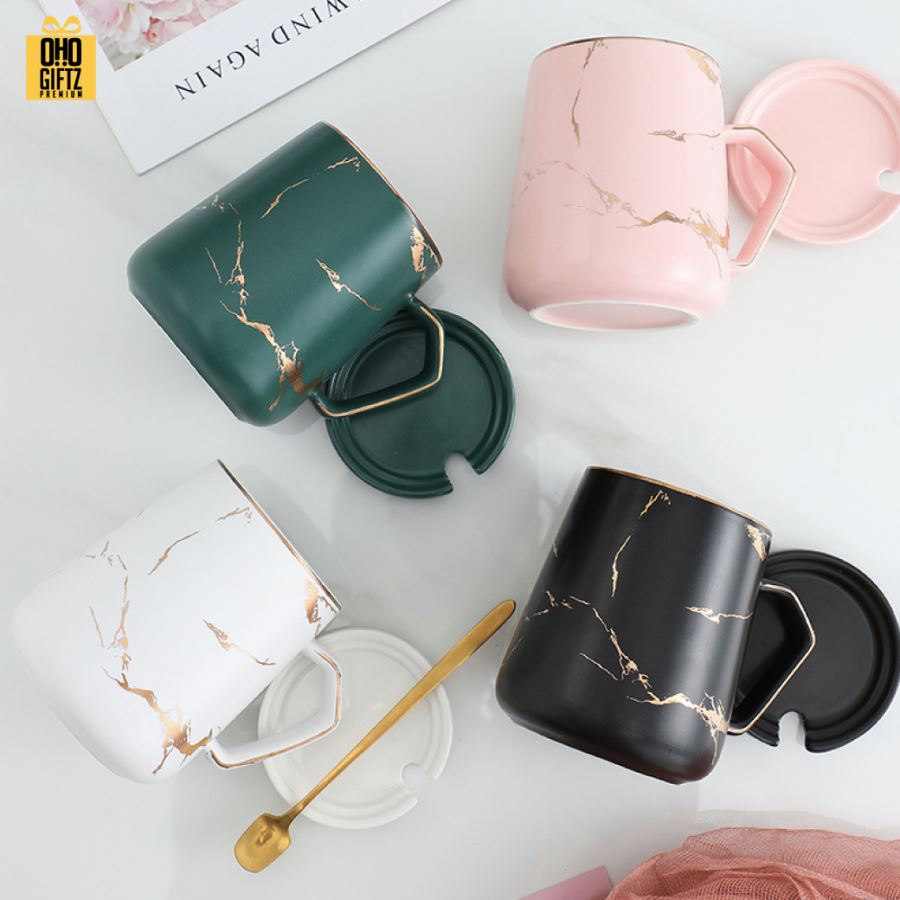 แก้วเซรามิคลายหินอ่อนริ้วทองพร้อมช้อนทอง สกรีนชื่อ สกรีนโลโก้ ทำเป็นของพรีเมี่ยมได้