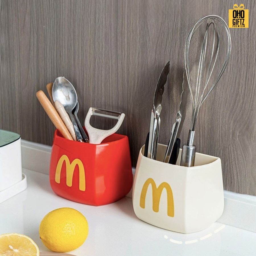 ชุดตัวหนีบถุงขนมเฟรนซ์ฟรายซ์ พร้อมกล่องใส่ เป็นแม่เหล็กติดตู้เย็นได้  สกรีนโลโก้ ทำเป็นของพรีเมี่ยมได้