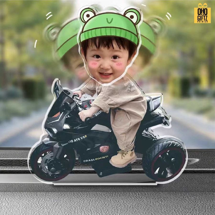 รับผลิต standy อะครีลิคหัวดุ๊กดิ๊ก เปลี่ยนหน้า ท่าทางได้ สกรีนชื่อ สกรีนโลโก้ ทำเป็นของพรีเมี่ยมได้