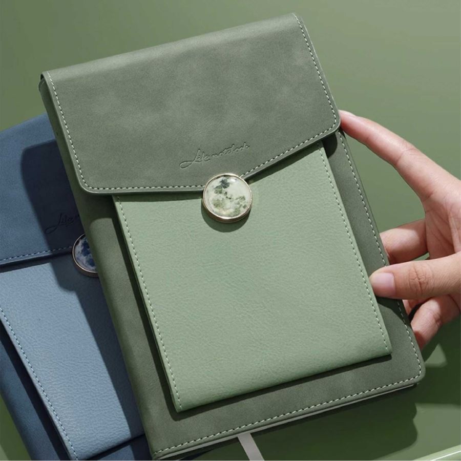 สมุดพร้อมกระเป๋าใส่มือถือ สกรีนโลโก้ ทำเป็นของพรีเมี่ยม ของชำร่วย