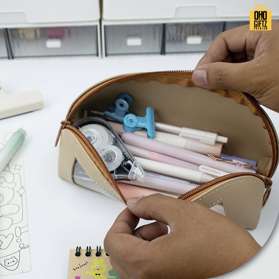 กระเป๋าใส่เครื่องเขียน PU เจาะหน้าต่างใส สกรีนโลโก้  ทำเป็นของพรีเมี่ยม