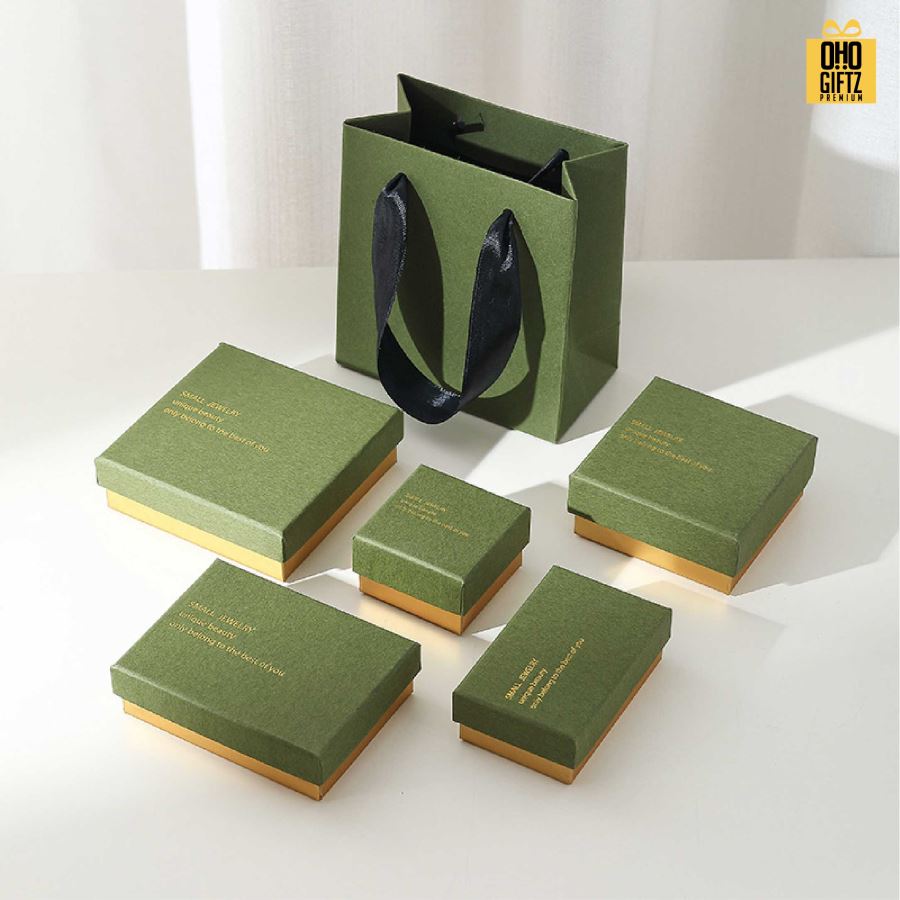 รับผลิตกล่องใส่เครื่องประดับ ขนาดตามต้องการ สกรีนชื่อ สกรีนโลโก้ ทำเป็นของพรีเมี่ยมได้