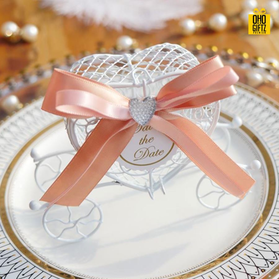 กล่องใส่ขนมทรงหัวใจ พิมพ์สติกเกอร์ชื่อฟรี ทำเป็นของพรีเมี่ยม ของชำร่วยงานเเต่งงานได้