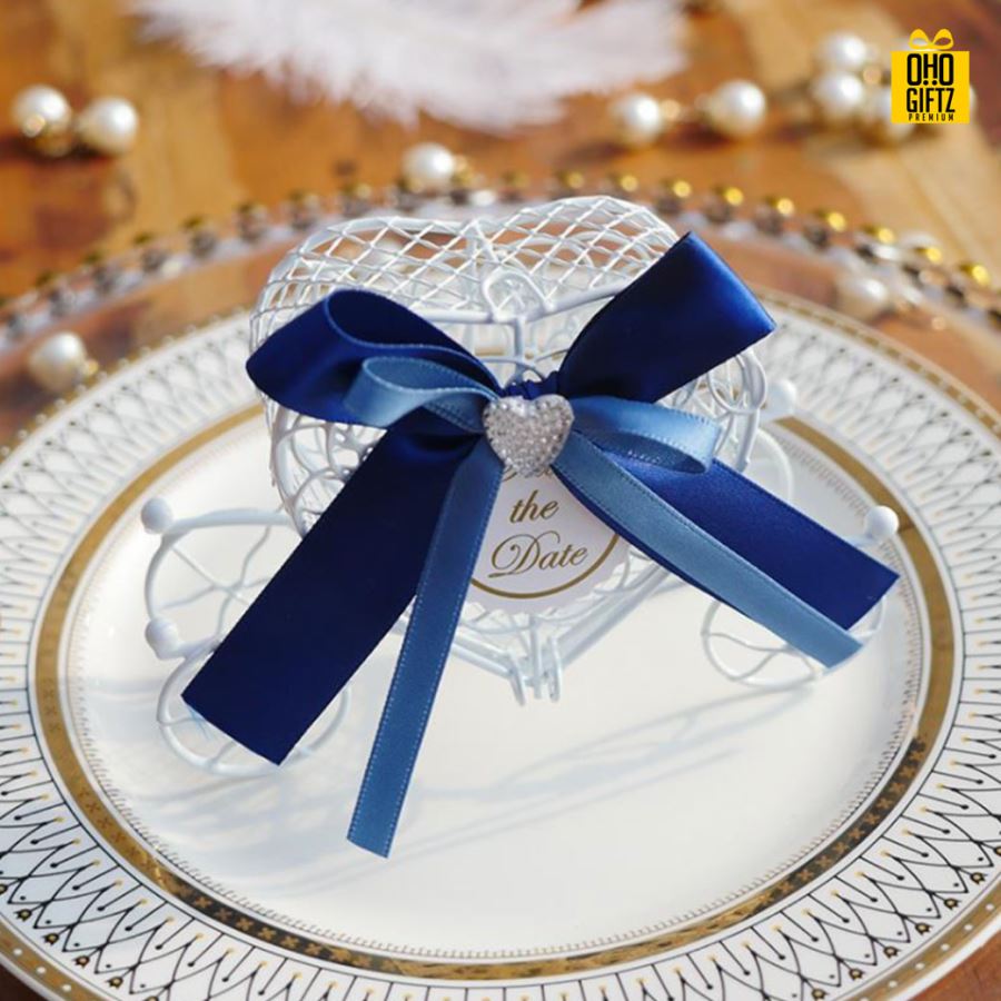 กล่องใส่ขนมทรงหัวใจ พิมพ์สติกเกอร์ชื่อฟรี ทำเป็นของพรีเมี่ยม ของชำร่วยงานเเต่งงานได้