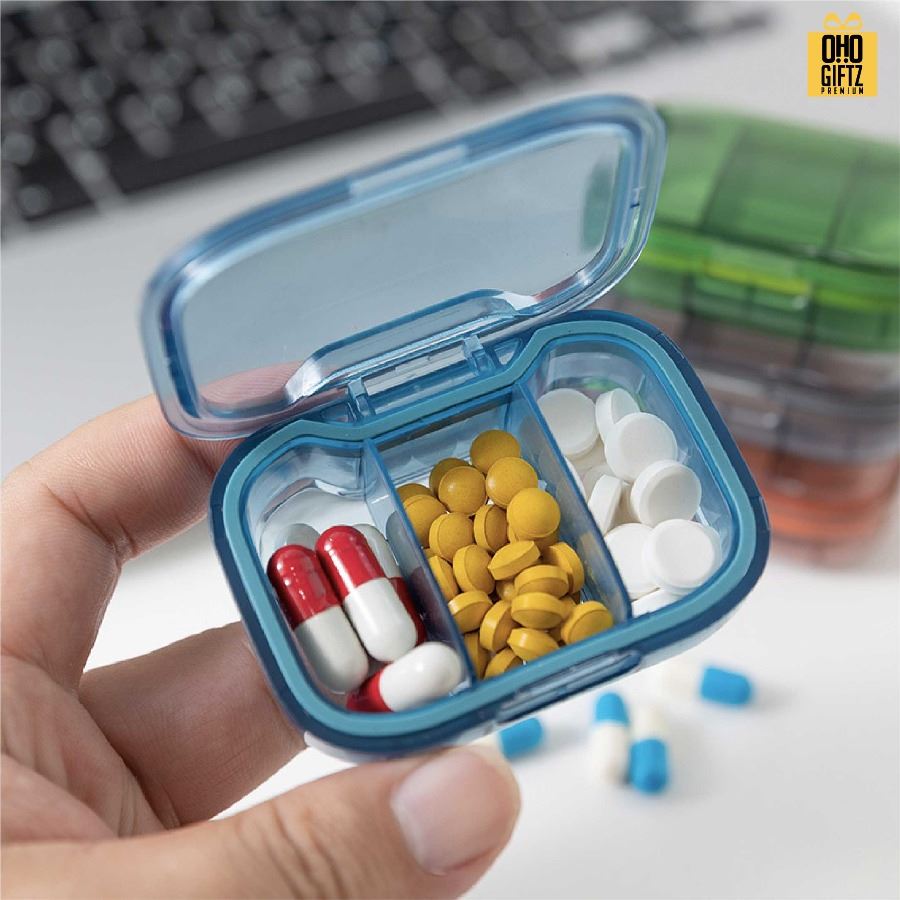 ตลับใส่ยาแบบ 3 ช่อง สกรีนชื่อ สกรีนโลโก้ ทำเป็นของพรีเมี่ยมได้ 