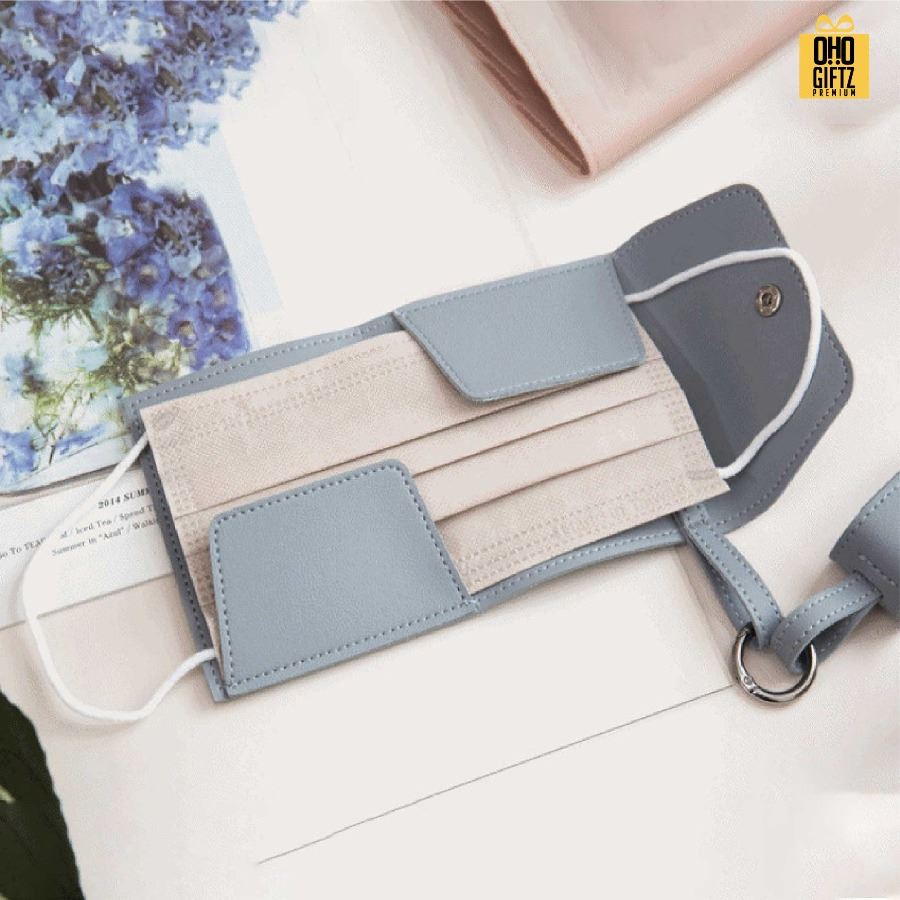 ซองหนัง PU เก็บหน้ากากอนามัยและปลอกขวดเจลแอลกอฮอล์ สกรีนชื่อ สกรีนโลโก้ ทำเป็นของพรีเมี่ยมได้ 