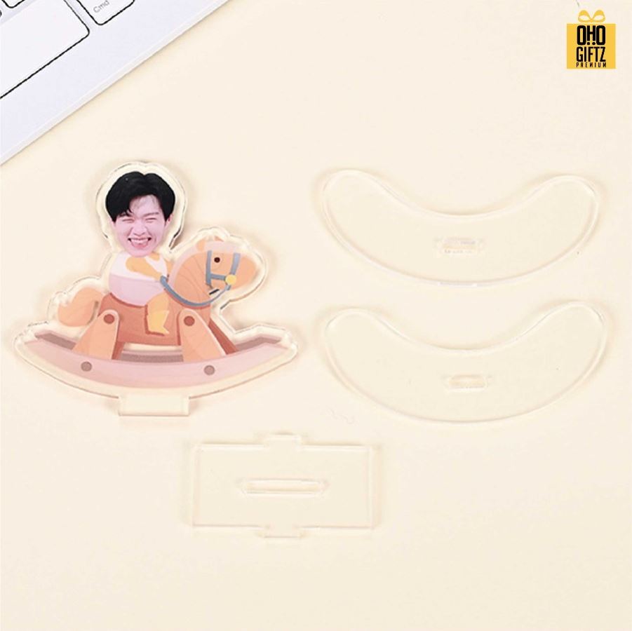 รับผลิต Standy อะคริลิคจิ๋วตั้งโต๊ะ สกรีนชื่อ สกรีนโลโก้ ทำเป็นของพรีเมี่ยมได้