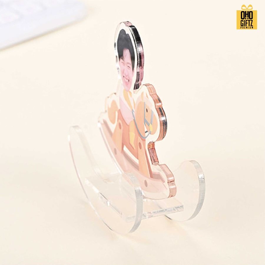 รับผลิต Standy อะคริลิคจิ๋วตั้งโต๊ะ สกรีนชื่อ สกรีนโลโก้ ทำเป็นของพรีเมี่ยมได้