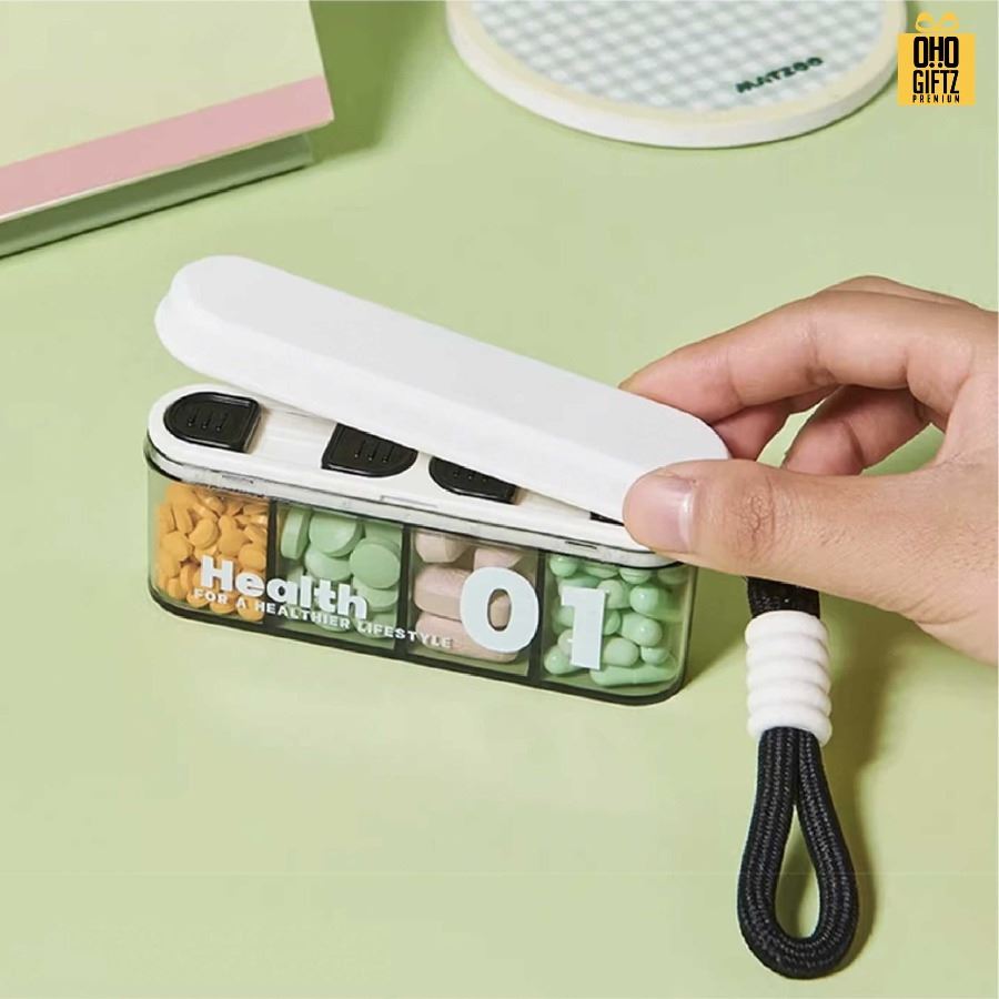 กล่องใส่ยาพกพามีเชือกหิ้ว สกรีนชื่อ สกรีนโลโก้ ทำเป็นของพรีเมี่ยมได้ 