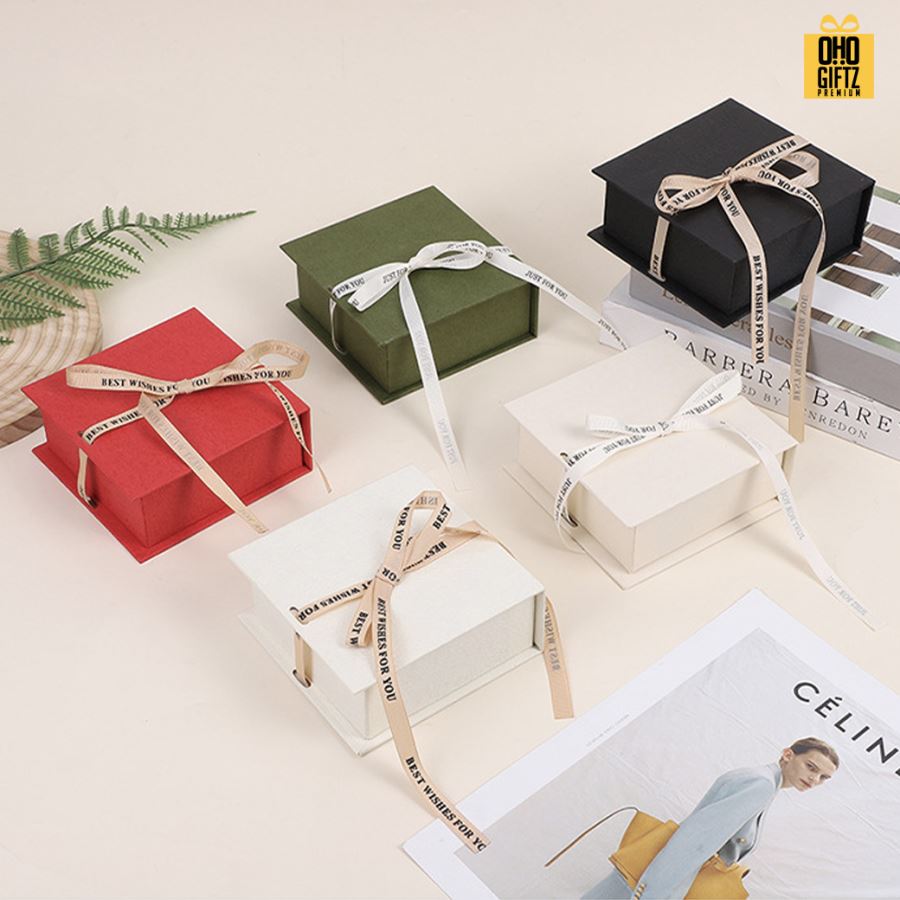 กล่องใส่จิลเวลรี่ เครื่องประดับ สกรีนชื่อ สกรีนโลโก้ ทำเป็นของพรีเมี่ยมได้