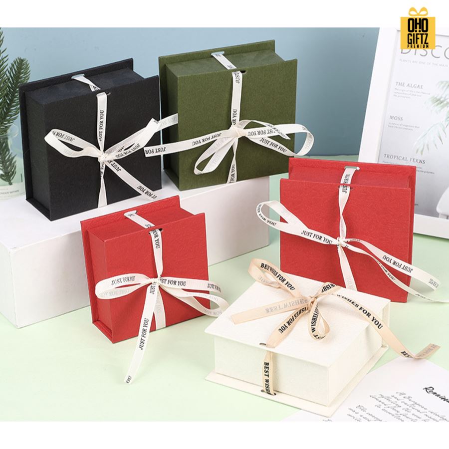 กล่องใส่จิลเวลรี่ เครื่องประดับ สกรีนชื่อ สกรีนโลโก้ ทำเป็นของพรีเมี่ยมได้