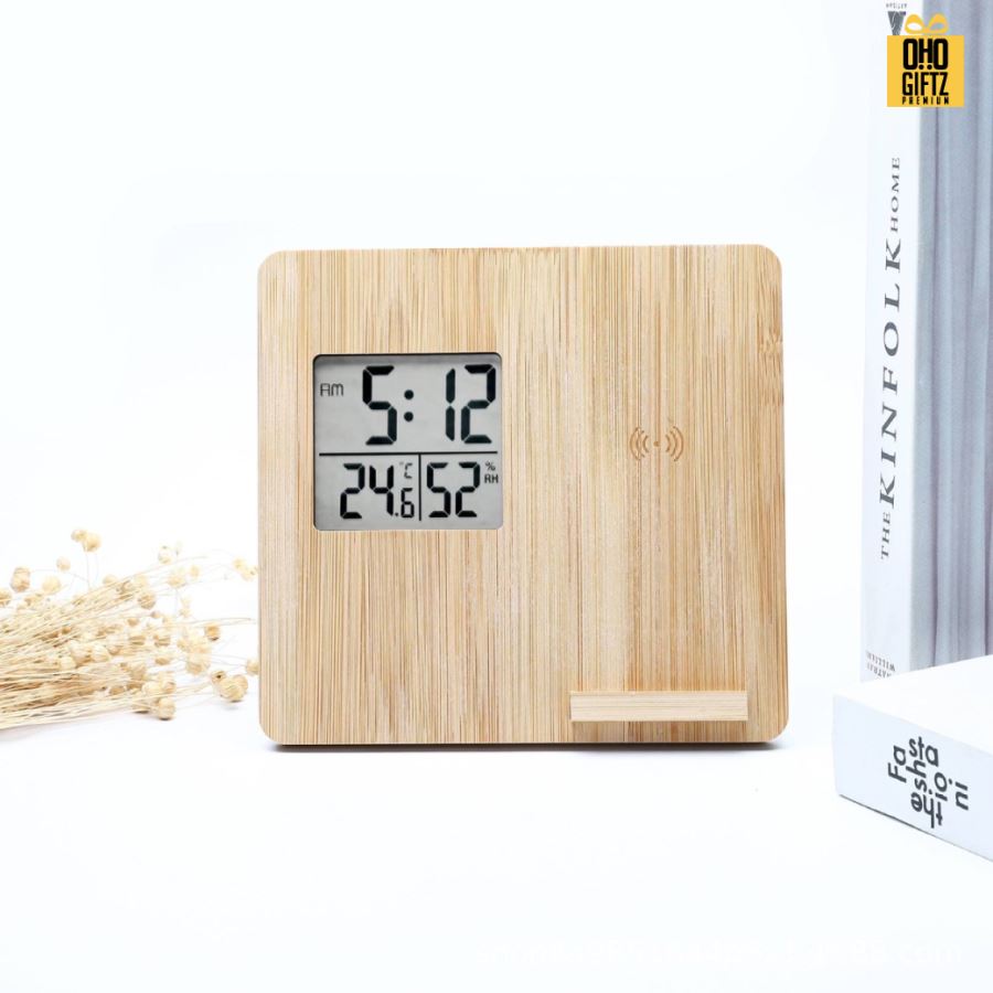 นาฬิกาไม้พร้อมที่ชาร์จมือถือไร้สาย บอกอุณหภูมิอากาศด้วย สกรีนชื่อ สกรีนโลโก้ ทำเป็นของพรีเมี่ยมได้ 