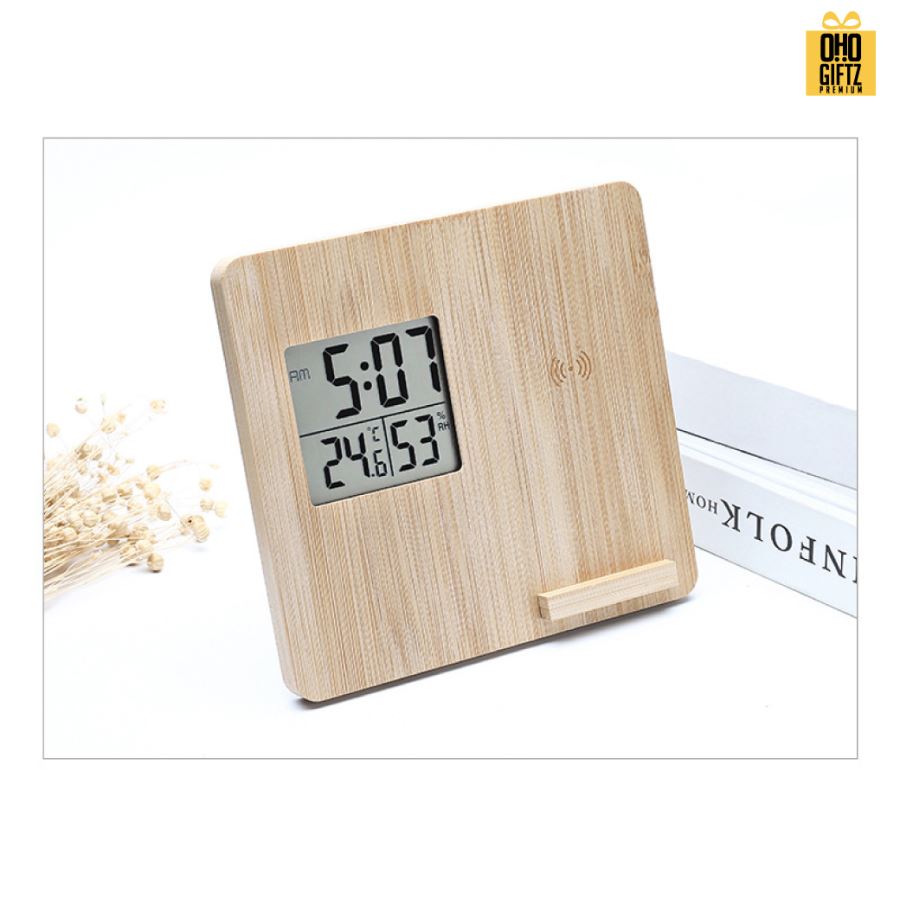 นาฬิกาไม้พร้อมที่ชาร์จมือถือไร้สาย บอกอุณหภูมิอากาศด้วย สกรีนชื่อ สกรีนโลโก้ ทำเป็นของพรีเมี่ยมได้ 