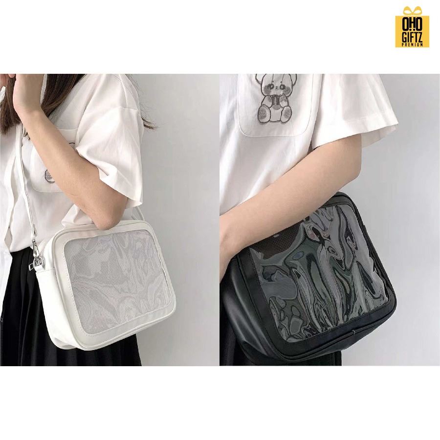 กระเป๋าสะพาย ด้านหน้า PVC ใส่ตุ๊กตาได้ สกรีนโลโก้ ทำเป็นของพรีเมี่ยมได้